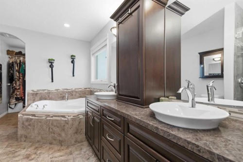 69 Turner Crescent, Red Deer, AB - Indoor Photo Showing Bathroom