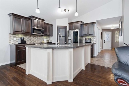 69 Turner Crescent, Red Deer, AB - Indoor Photo Showing Kitchen With Upgraded Kitchen