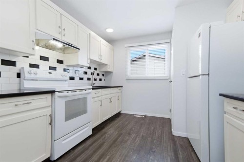 50 Greenham Drive, Red Deer, AB - Indoor Photo Showing Kitchen