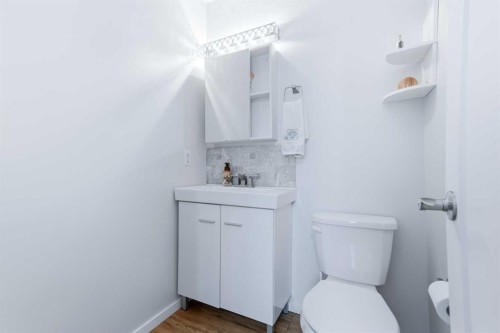 50 Greenham Drive, Red Deer, AB - Indoor Photo Showing Bathroom