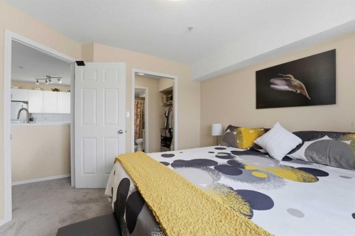 112-3 Broadway Rise, Sylvan Lake, AB - Indoor Photo Showing Bedroom