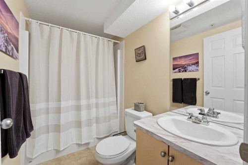 112-3 Broadway Rise, Sylvan Lake, AB - Indoor Photo Showing Bathroom