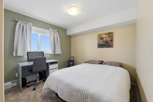 112-3 Broadway Rise, Sylvan Lake, AB - Indoor Photo Showing Bedroom