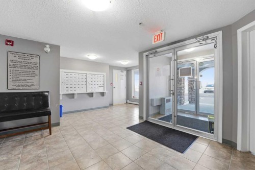 112-3 Broadway Rise, Sylvan Lake, AB - Indoor Photo Showing Other Room