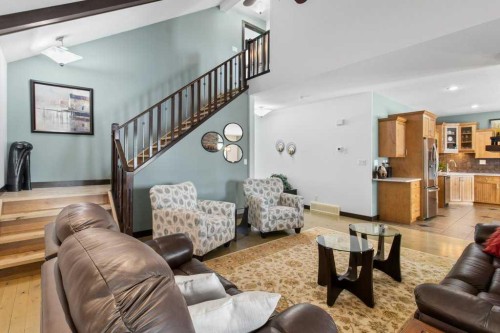 7 Laurel Road, Sylvan Lake, AB - Indoor Photo Showing Living Room
