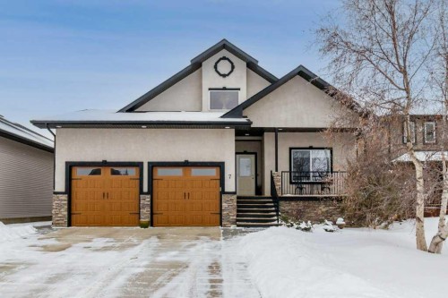 7 Laurel Road  Sylvan Lake, AB T4S 2P5