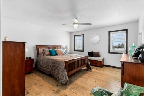 7 Laurel Road, Sylvan Lake, AB - Indoor Photo Showing Bedroom