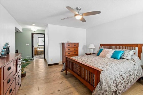 7 Laurel Road, Sylvan Lake, AB - Indoor Photo Showing Bedroom