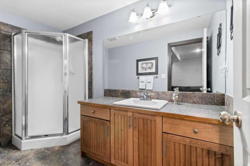 7 Laurel Road, Sylvan Lake, AB - Indoor Photo Showing Bathroom