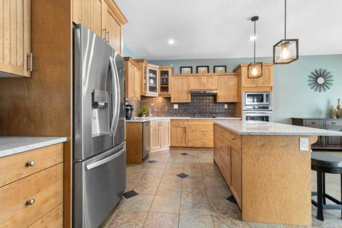 7 Laurel Road, Sylvan Lake, AB - Indoor Photo Showing Kitchen With Stainless Steel Kitchen With Upgraded Kitchen