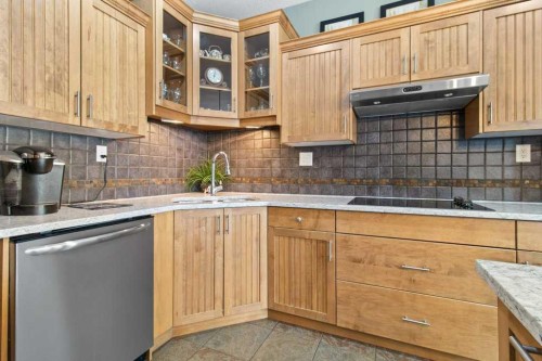 7 Laurel Road, Sylvan Lake, AB - Indoor Photo Showing Kitchen