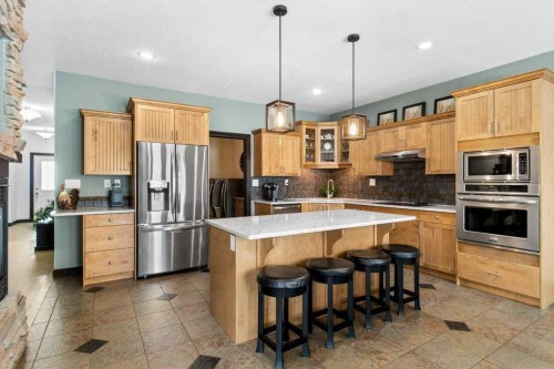 7 Laurel Road, Sylvan Lake, AB - Indoor Photo Showing Kitchen With Stainless Steel Kitchen With Upgraded Kitchen