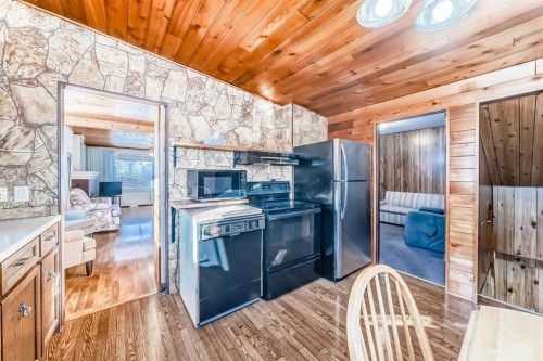 5306 52 Avenue, Ponoka, AB - Indoor Photo Showing Kitchen