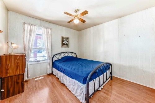 5306 52 Avenue, Ponoka, AB - Indoor Photo Showing Bedroom