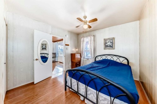 5306 52 Avenue, Ponoka, AB - Indoor Photo Showing Bedroom