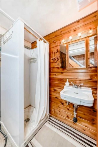 5306 52 Avenue, Ponoka, AB - Indoor Photo Showing Bathroom