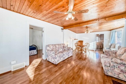 5306 52 Avenue, Ponoka, AB - Indoor Photo Showing Living Room