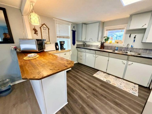 130 2 Avenue, Leslieville, AB - Indoor Photo Showing Kitchen With Double Sink