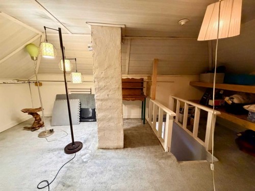 130 2 Avenue, Leslieville, AB - Indoor