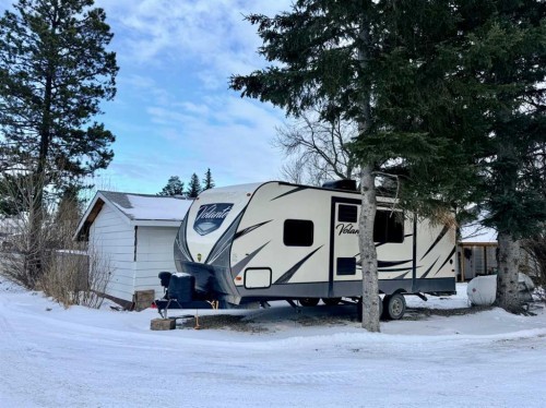 130 2 Avenue, Leslieville, AB - Outdoor