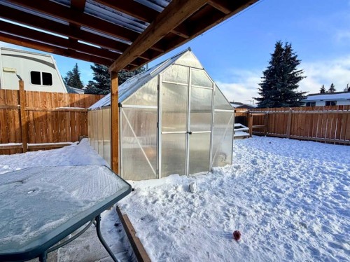 130 2 Avenue, Leslieville, AB - Outdoor