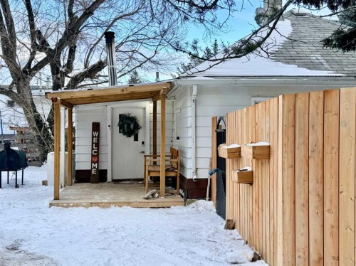 130 2 Avenue, Leslieville, AB - Outdoor