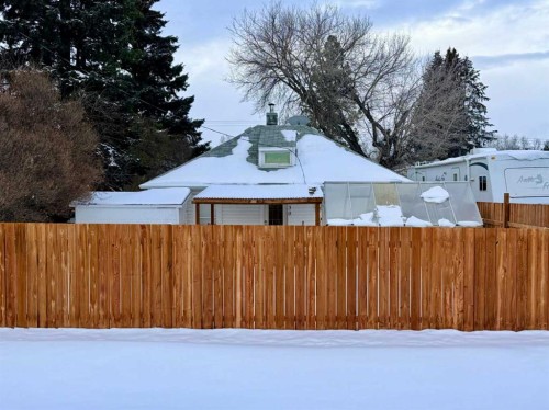 130 2 Avenue, Leslieville, AB - Outdoor