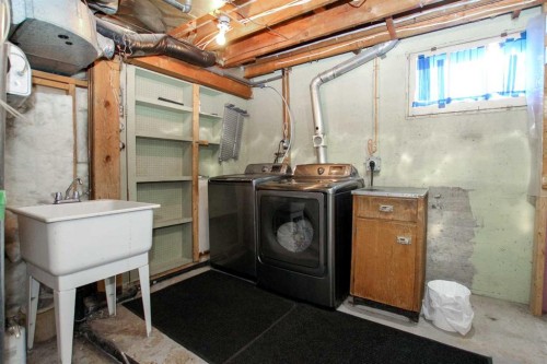 3515 45 Avenue, Red Deer, AB - Indoor Photo Showing Laundry Room