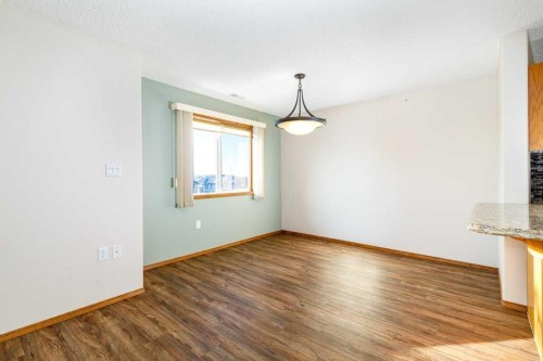 328-18 Averill Street, Red Deer, AB - Indoor Photo Showing Other Room