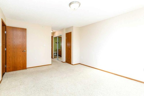 328-18 Averill Street, Red Deer, AB - Indoor Photo Showing Other Room