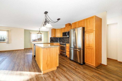 328-18 Averill Street, Red Deer, AB - Indoor Photo Showing Kitchen