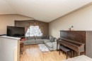236 Deschner Close, Red Deer, AB  - Indoor Photo Showing Living Room 