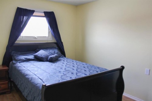 4840 49 Avenue, Irma, AB - Indoor Photo Showing Bedroom