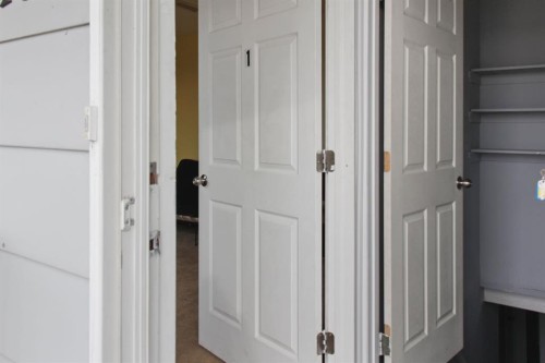 4840 49 Avenue, Irma, AB - Indoor Photo Showing Other Room