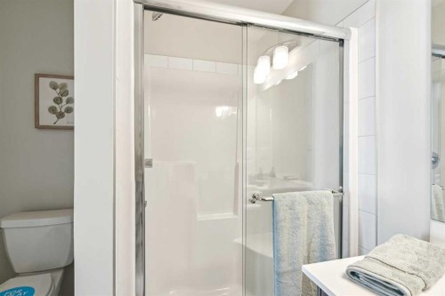 14685 1 Street Ne, Calgary, AB - Indoor Photo Showing Bathroom