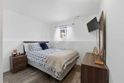 85 Silver Drive, Blackfalds, AB - Indoor Photo Showing Bedroom