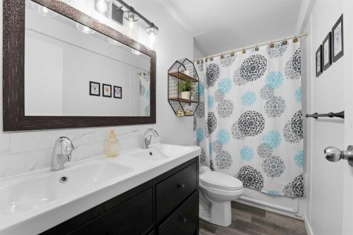 85 Silver Drive, Blackfalds, AB - Indoor Photo Showing Bathroom