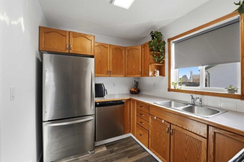 85 Silver Drive, Blackfalds, AB - Indoor Photo Showing Kitchen With Double Sink