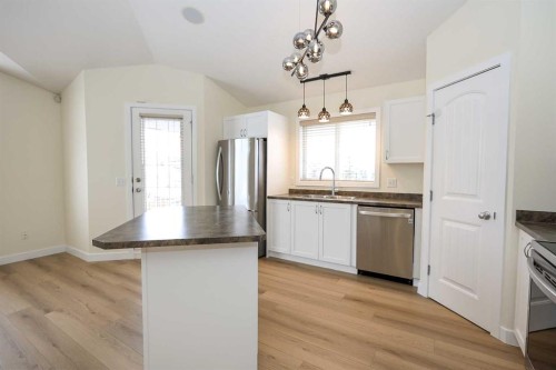 1025-31 Jamieson Avenue, Red Deer, AB - Indoor Photo Showing Kitchen With Stainless Steel Kitchen
