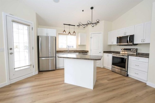 1025-31 Jamieson Avenue, Red Deer, AB - Indoor Photo Showing Kitchen With Stainless Steel Kitchen