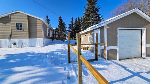 205 4 Street Nw, Sundre, AB - Outdoor