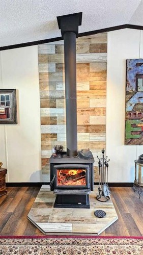 205 4 Street Nw, Sundre, AB - Indoor Photo Showing Other Room