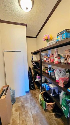 205 4 Street Nw, Sundre, AB - Indoor