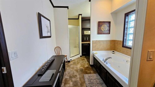 205 4 Street Nw, Sundre, AB - Indoor Photo Showing Bathroom