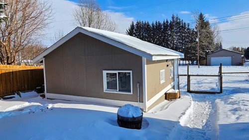 205 4 Street Nw, Sundre, AB - Outdoor With Exterior