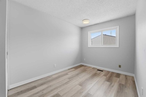 1-96 Holmes Street, Red Deer, AB - Indoor Photo Showing Other Room