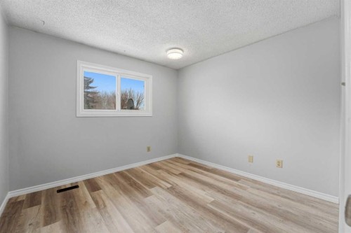 1-96 Holmes Street, Red Deer, AB - Indoor Photo Showing Other Room