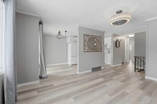 1-96 Holmes Street, Red Deer, AB - Indoor Photo Showing Other Room