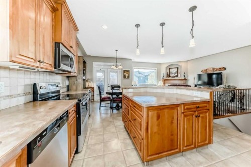 8 Filbert Close, Sylvan Lake, AB - Indoor Photo Showing Kitchen