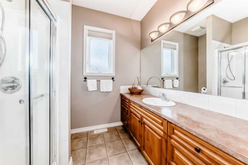 8 Filbert Close, Sylvan Lake, AB - Indoor Photo Showing Bathroom